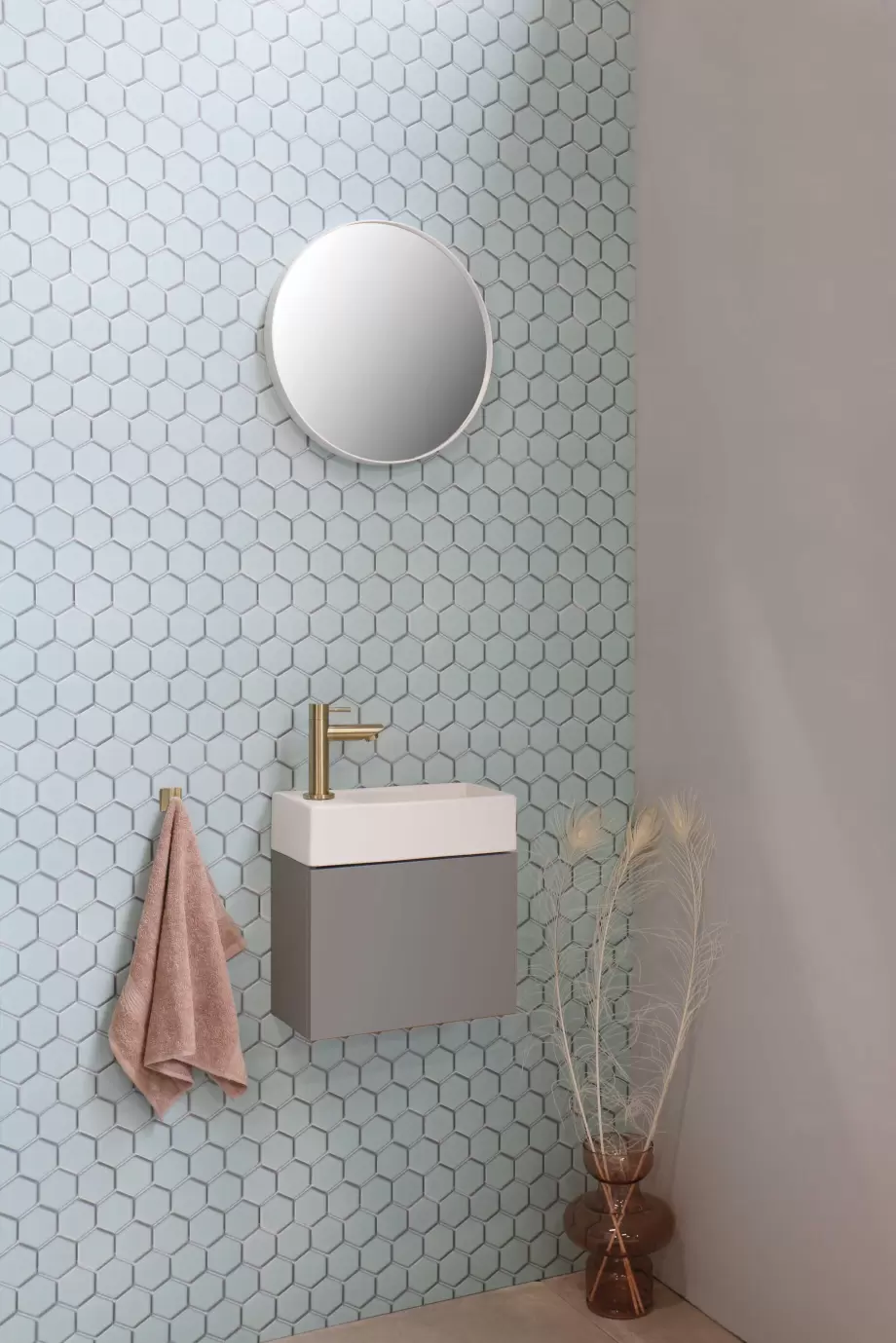 Versus porselein mat wit - onderkast mat taupe - spiegel rond mat wit